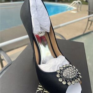 Badgley Mischka Lissa size 9M Black Peep-Toe Heels with Crystal Embellishment
